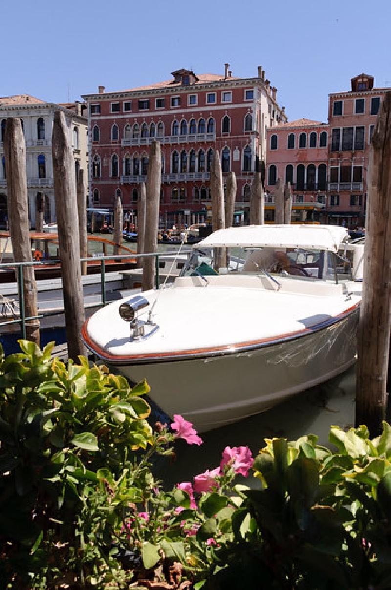 Taxi boat